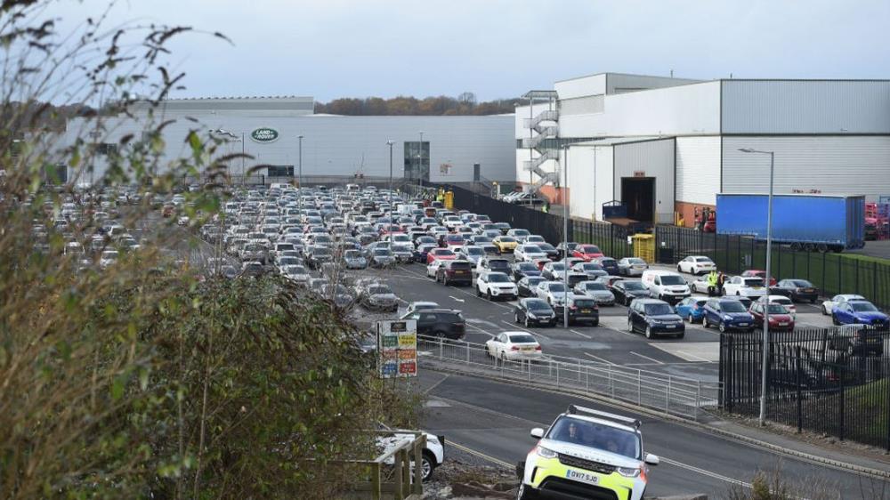 Jaguar Land Rover i Cadbury wstrzymują produkcję w związku z zakłóceniami w dostawach wody