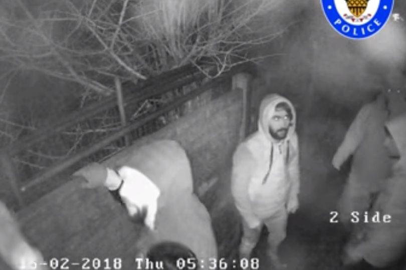 Złodzieje włamali się do domu w Handsworth Wood, gdy właścicielka spała na górze