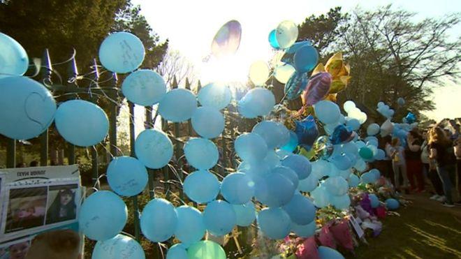 Setki osób wypuściło balony w hołdzie dla zamordowanej 14-letniej Litwinki.