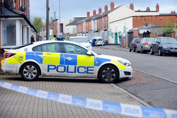 Samochód wjechał w mężczyzn stojących pod meczetem w Birmingham