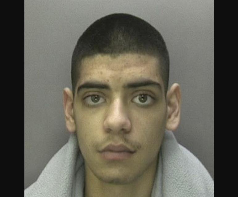 Złodzieje pobili emerytkę i ukradli dwa samochody Audi