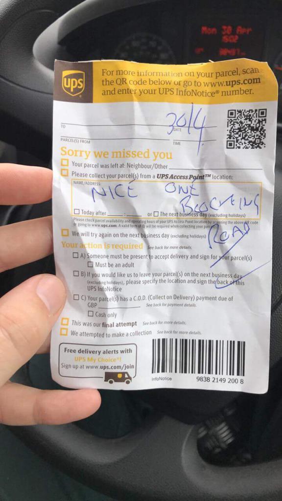 Pracownik UPS zostawił złośliwą notkę na karetce pogotowia