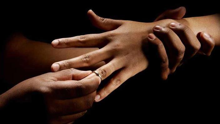 W West Midlands, trzy osoby tygodniowo szukają pomocy w związku z przymusowymi małżeństwami