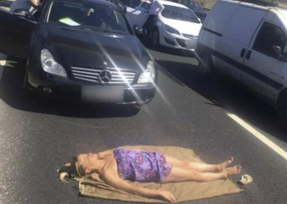 Utknęli w ogromnym korku, ale wcale się nie nudzili