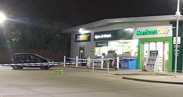 Mężczyzna raniony nożem w przerażającym ataku na stacji w Tipton