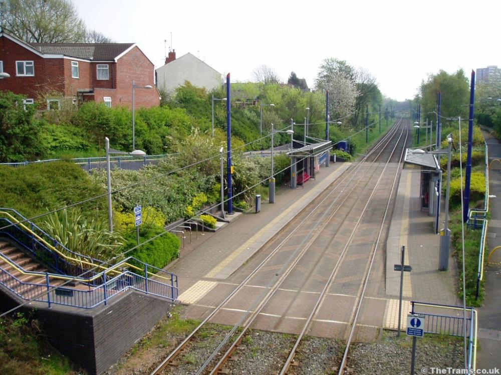 Policja do tej pory nie zidentyfikowała mężczyzny znalezionego torach w West Bromwich
