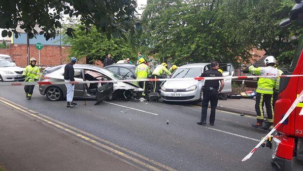 Dziecko ranne w wypadku 4 samochodów w Walsall