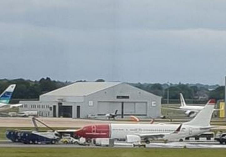 Awaryjne lądowanie samolotu Norweigan Airlines w Birmingham