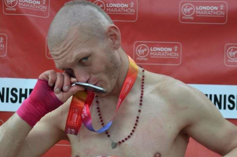 Polak, który dobiegł do mety maratonu ze znalezionym numerem, skazany na więzienie