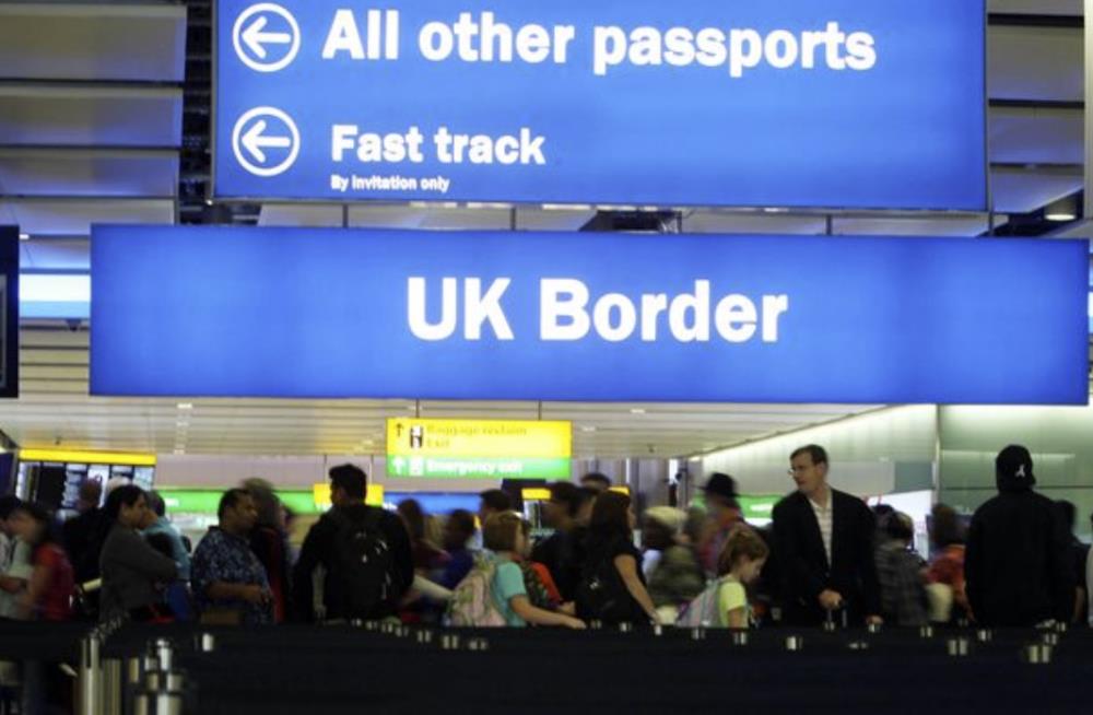 Po brexicie bez umowy imigranci z UE będą objęci takimi samymi prawami jak imigranci z innych krajów