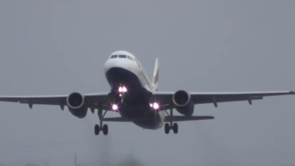 Silny wiatr utrudniał starty i lądowania na lotnisku w Newcastle