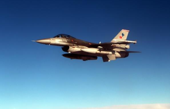 Amerykanie przyślą do Polski 12 myśliwców F16 i 300 żołnierzy.