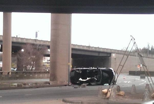 Utrudnienia w ruchu: Na Spaghetti Junction przewrócił się samochód