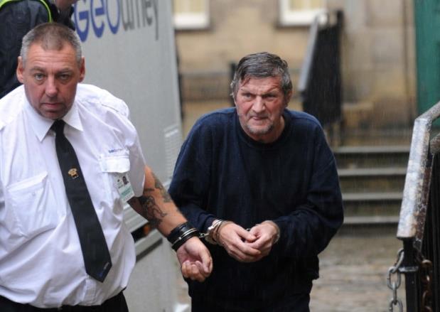 Polak-pedofil zgwałcił dziewczynkę na oczach sąsiadów.