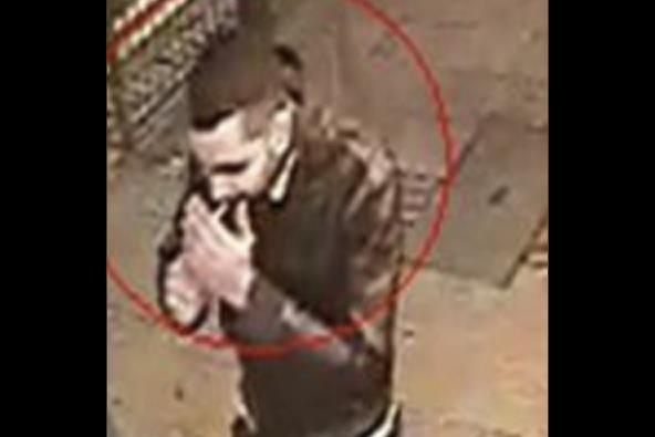 Młode kobiety zostały ukłute igłą na ulicy.