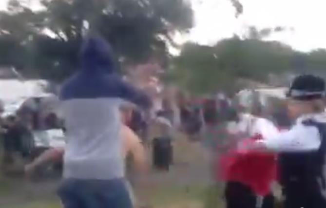 Polscy chuligani atakowali ludzi kamieniami i flarami