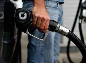 Supermarkety obniżają ceny paliwa