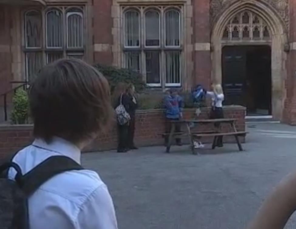 Video: Co byś zrobił, gdybyś zobaczył że ktoś jest ofiarą znęcania?