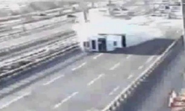 Video: Przerażające wypadki na brytyjskich autostradach