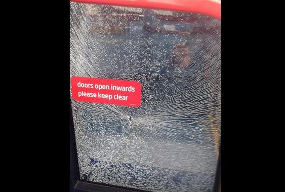 Ktoś strzelił do autobusu