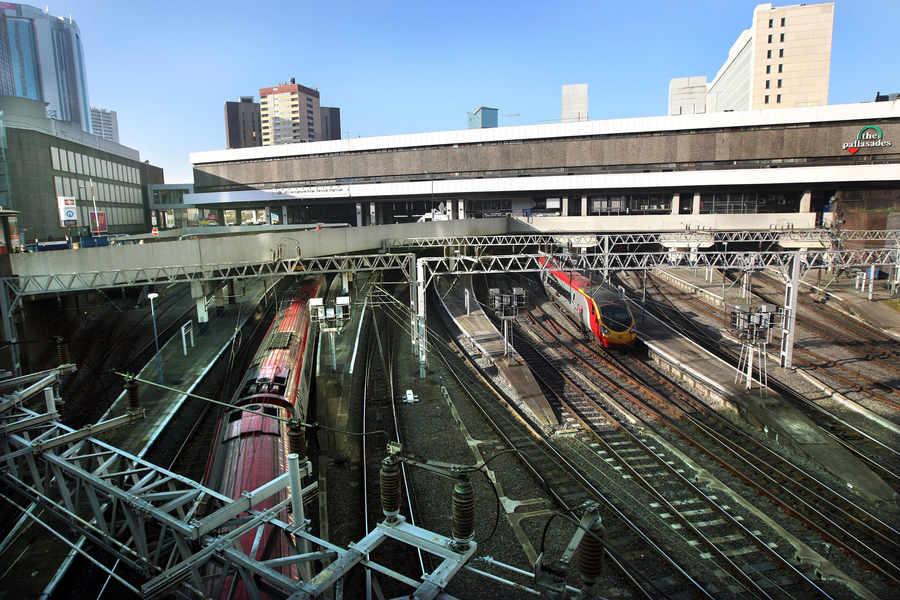 Mężczyzna znaleziony na torach zmarł