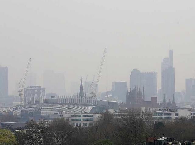 Smog nad UK się zmniejsza