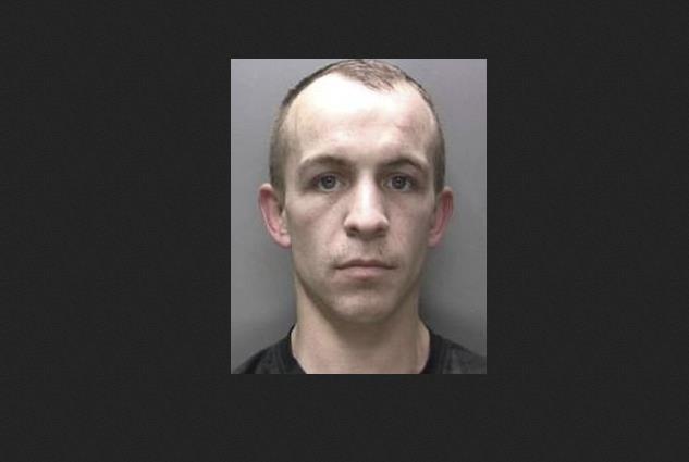 Policja szuka mężczyzny podejrzanego o kradzieże