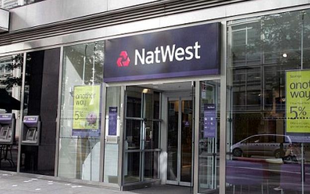 Klientka uwięziona w banku przez 90 minut