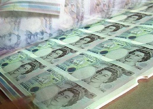 Czy do portfeli Brytyjczyków trafią plastikowe banknoty?