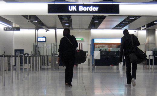 Liczba obcokrajowców pobierających zasiłki osiągnęła poziom 400,000