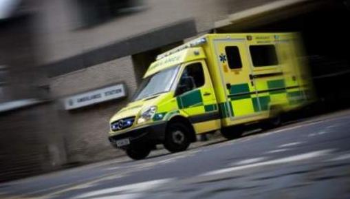 Dwulatek wezwał karetkę i uratował matkę