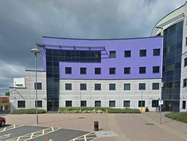 Lekarz został ugodzony nożem w szyje