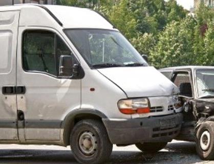 Kierowcy białych vanów na celowniku oszustów