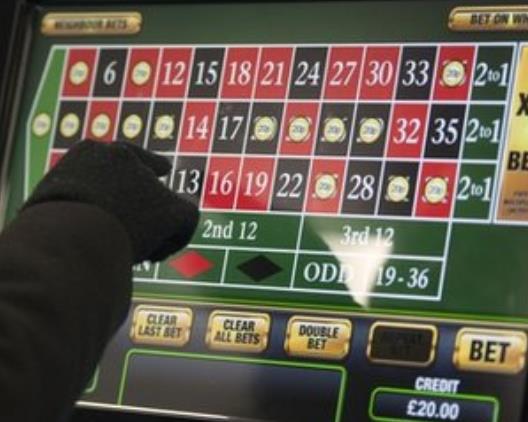 Hazardziści z Birmingham przegrali 53 miliony na automatach do gier