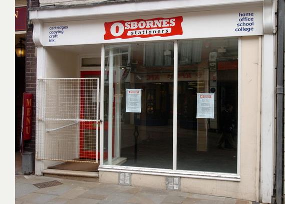 Osbornes Stationers zamknęło 3 sklepy