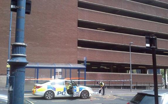 W centrum Birmingham kobieta skoczyła z piątego piętra