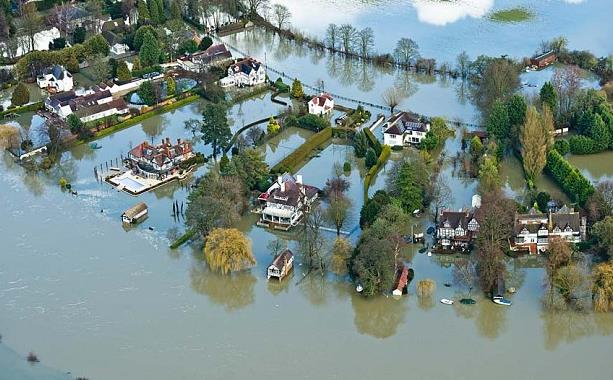 Wiatr o prędkości 100 mph i kolejne powodzie