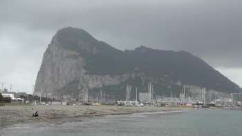 Koniec nakazu noszenia maseczek na Gibraltarze po zaszczepieniu prawie całej populacji